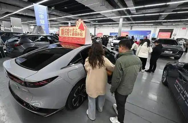 大型展会！大量好礼免费领！开元棋牌定了！招远体育场(图2)