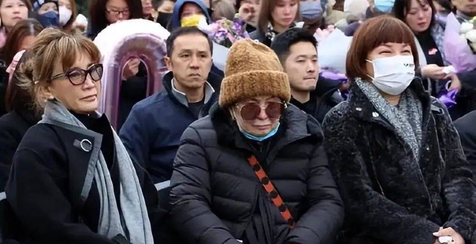 88岁母亲现身闺蜜礼物感动泪目开元棋牌李玟离世一年多二姐携(图6)