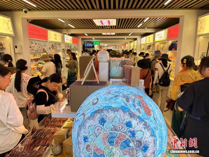 主题文创产品拥抱新潮流吸引年轻人开元棋牌网站文化新纪行）敦煌石窟